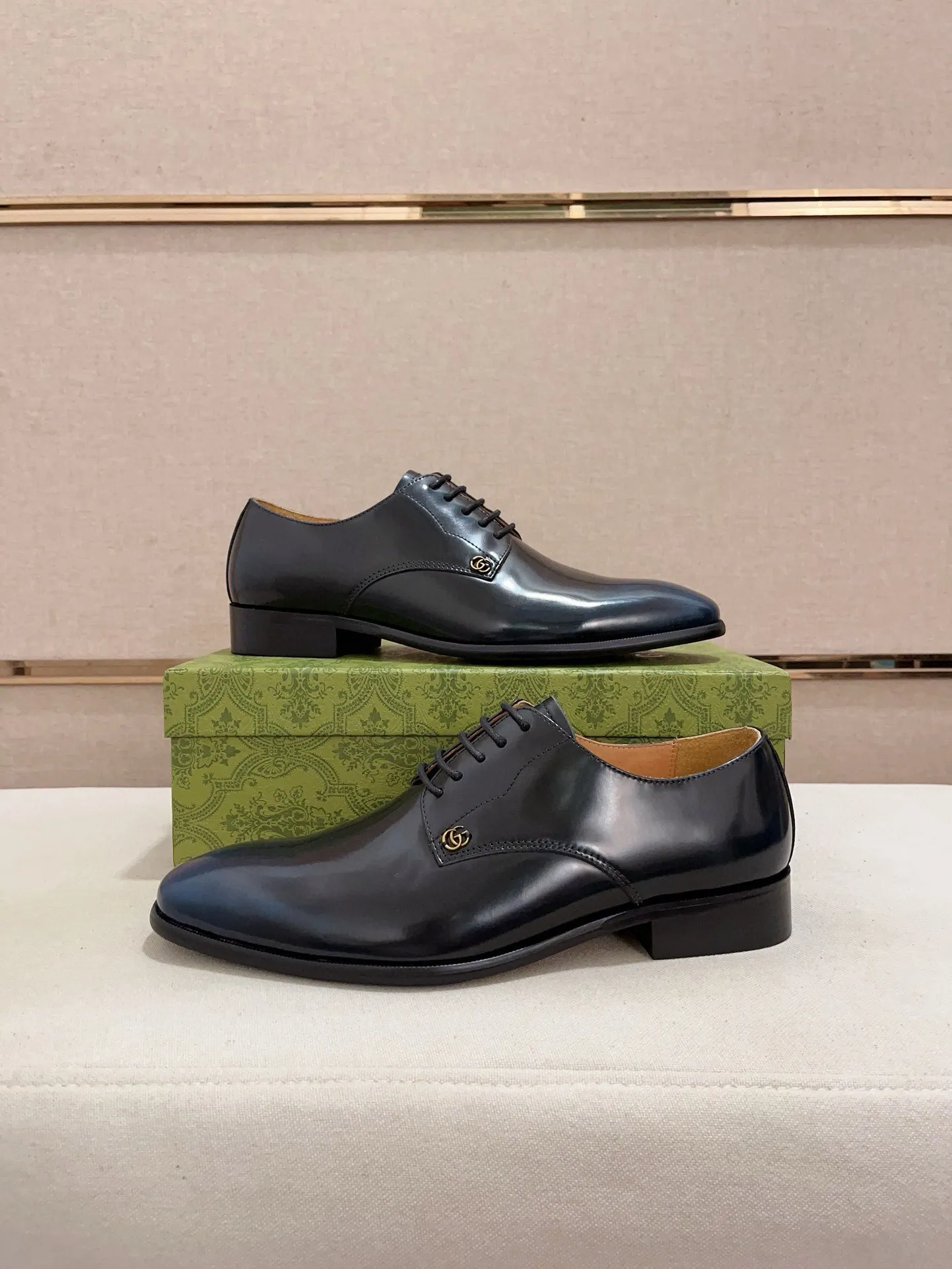Men's shoes 💰: 520💰 (GUCCI) new series ss hot new products 💢 💠 Casual leather shoes 👞, first layer of cowhide, upper hardware buckles and logo on the sides of the shoe, brand logo on the insole and sole 💠 💎Upper: 100% cowhide 💎Inner: cowhide/100% 💎Feet: cowhide/100% 💎Sole: rubber/100% 💎SIZE: 38 39 40 41 42 43 44 Can be customized 45